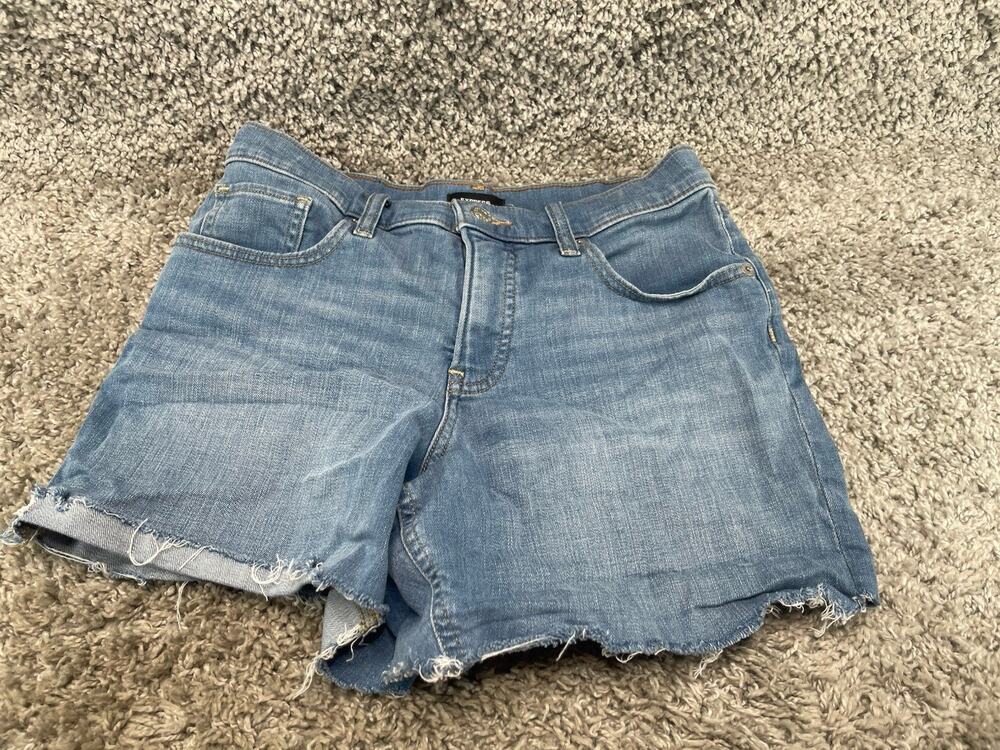 Express Women’s 90’s Mid Rise Shortie Size 4R Shorts Medium Wash Summer